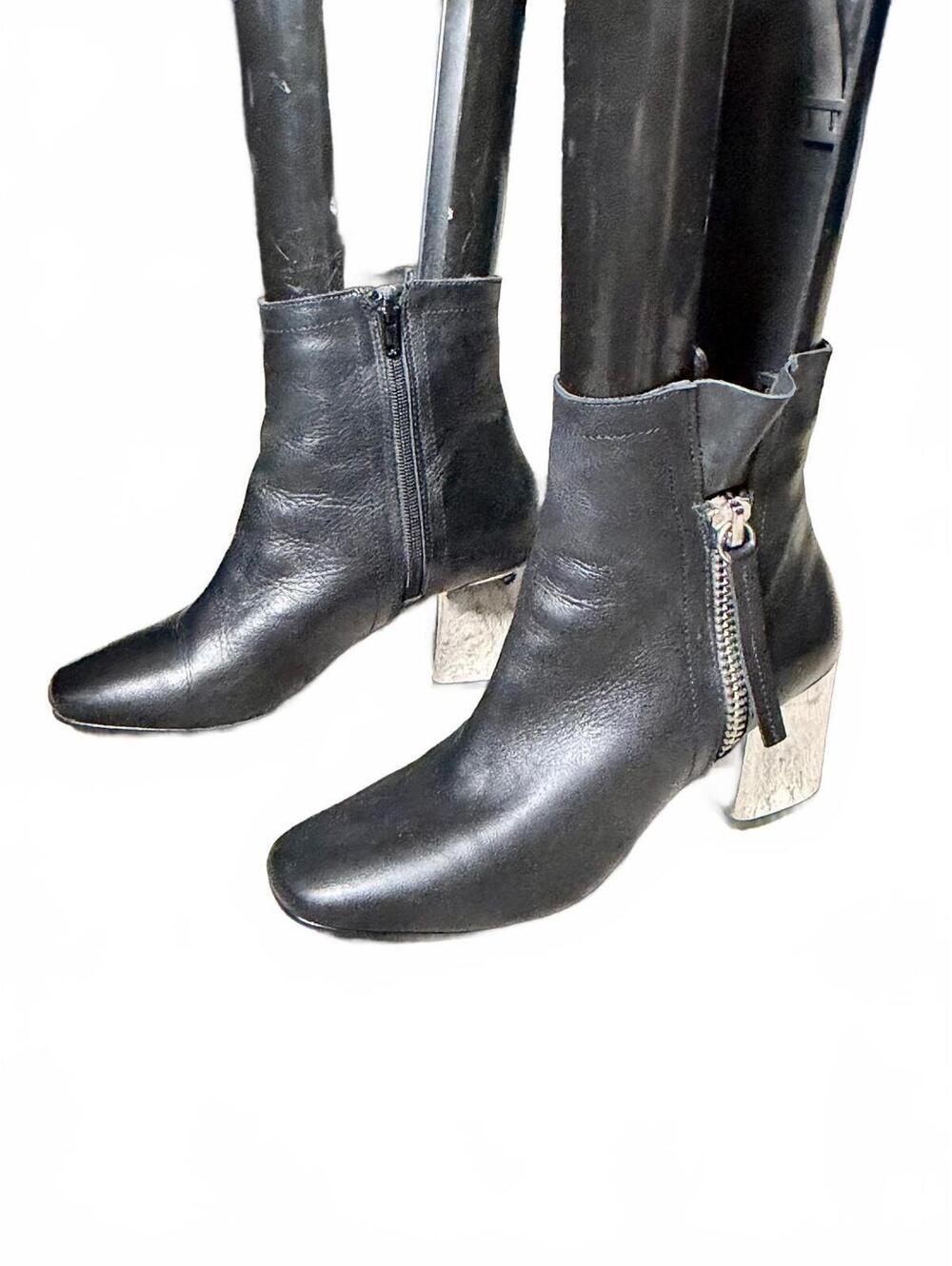 Black Leather Ankle Boot Silver Metallic Heel Ruffle Side Zipper Gathered 7.5
